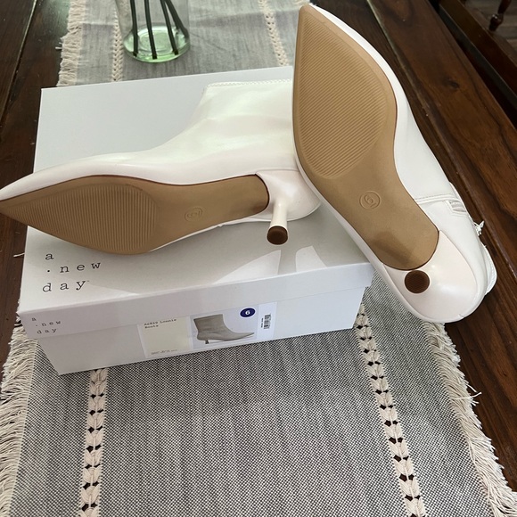 A New Day Womens Lonnie Kitten Heel Stretch Ankle Boots White 6M - Picture 6 of 6